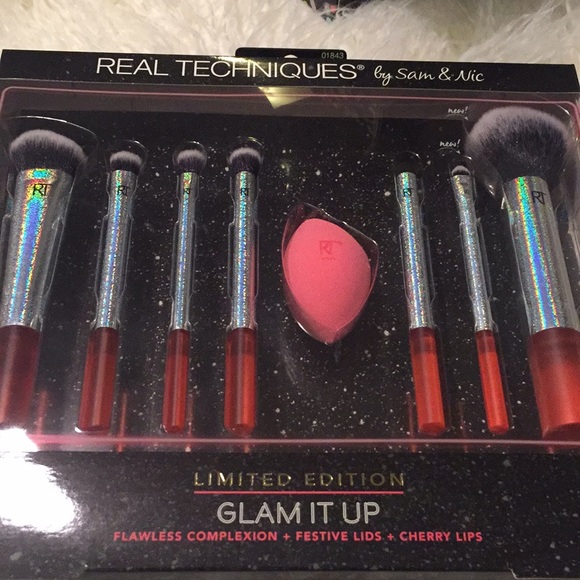 NIB - Real Techniques Glam it Up Edition. Bundle - Picture 2 of 4